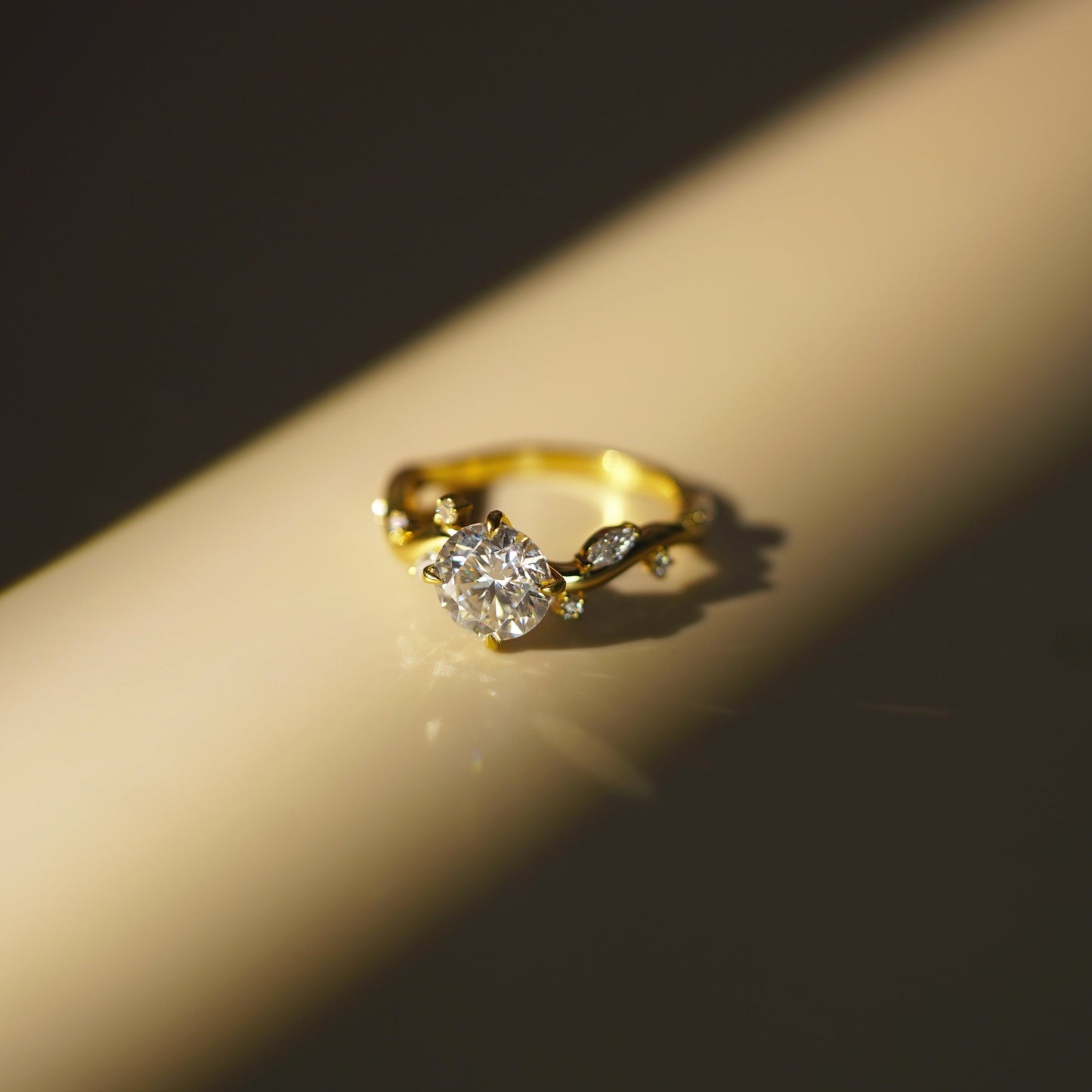 Round Cut Twig Style Lab-Grown Diamond Engagement Ring
