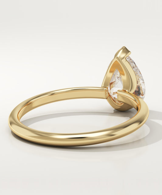 2 CT Pear Cut Solitaire Moissanite Engagement Ring