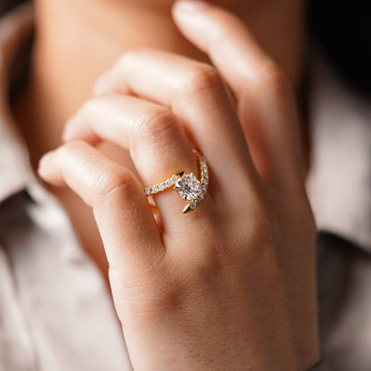 Round Cut Unique Lab-Grown Diamond Engagement Ring