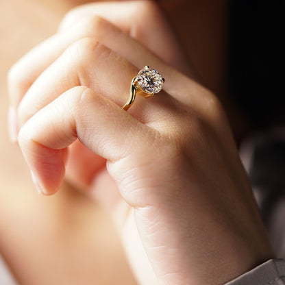 Round Cut Solitaire Lab-Grown Diamond Engagement Ring