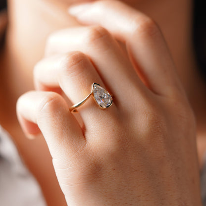 Pear Cut Swirl Lab-Grown Diamond Engagement Ring