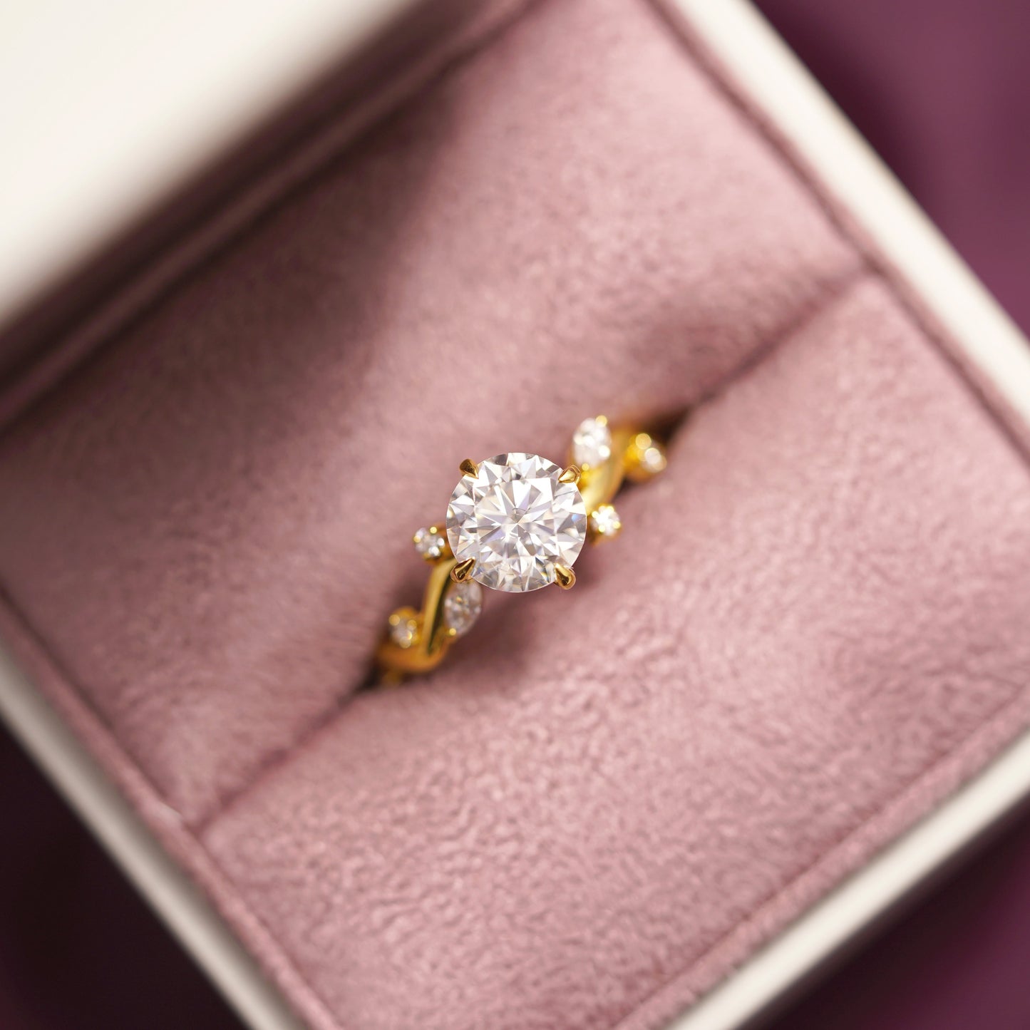 Round Cut Twig Style Lab-Grown Diamond Engagement Ring