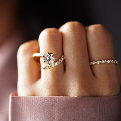 Round Cut Unique Lab-Grown Diamond Engagement Ring