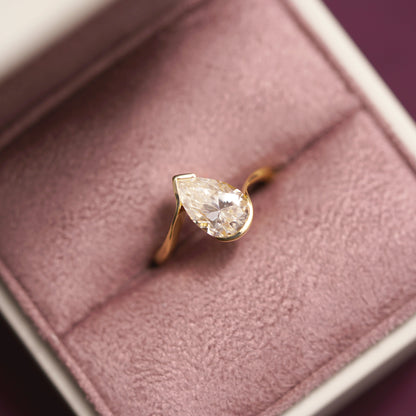 Pear Cut Swirl Lab-Grown Diamond Engagement Ring
