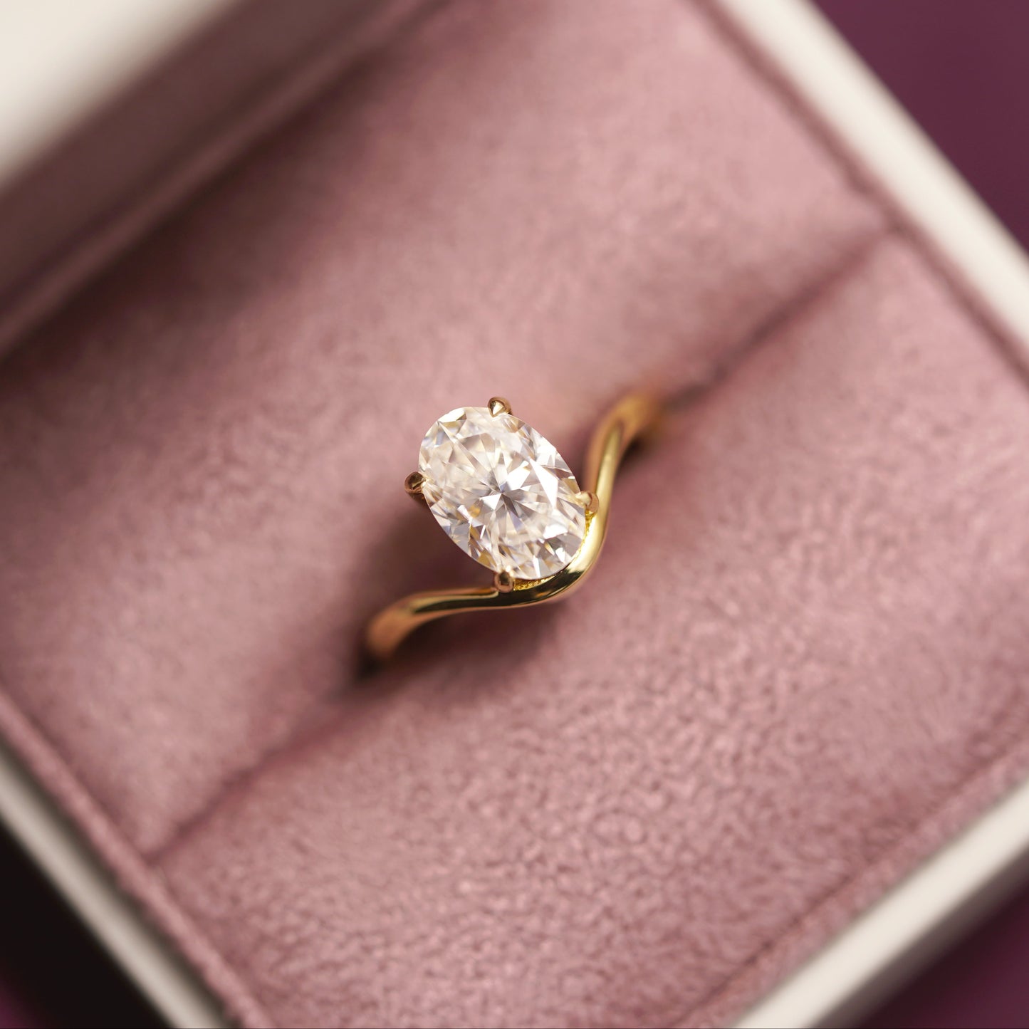 Oval Cut Curved Lab-Grown Diamond Engagement Ring