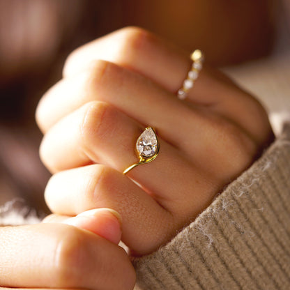 Pear Cut Curved Lab-Grown Diamond Engagement Ring