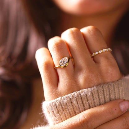 Pear Cut Curved Lab-Grown Diamond Engagement Ring