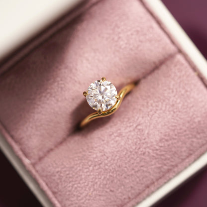 Round Cut Solitaire Lab-Grown Diamond Engagement Ring