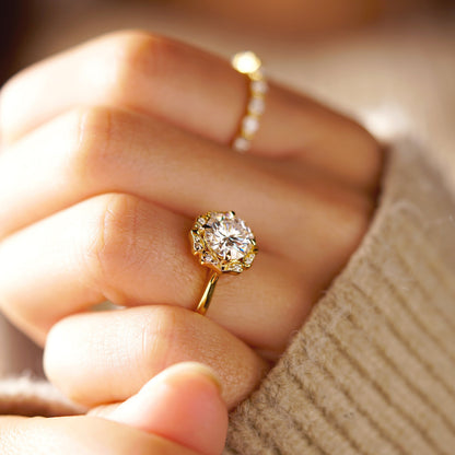 Round Cut Vintage Art Deco Lab-Grown Diamond Engagement Ring