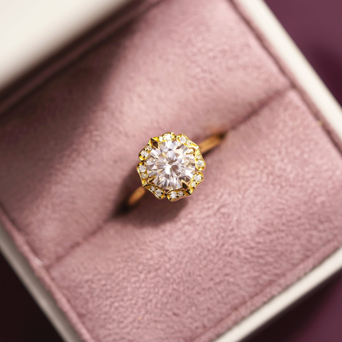 Round Cut Vintage Art Deco Lab-Grown Diamond Engagement Ring