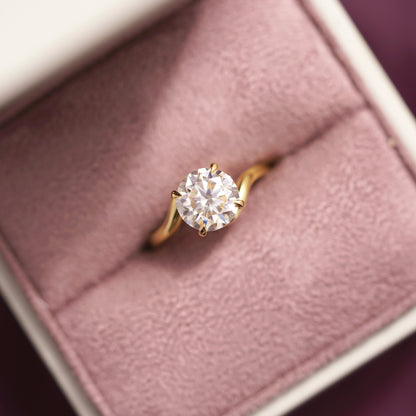 Round Cut Solitaire Lab-Grown Diamond Engagement Ring