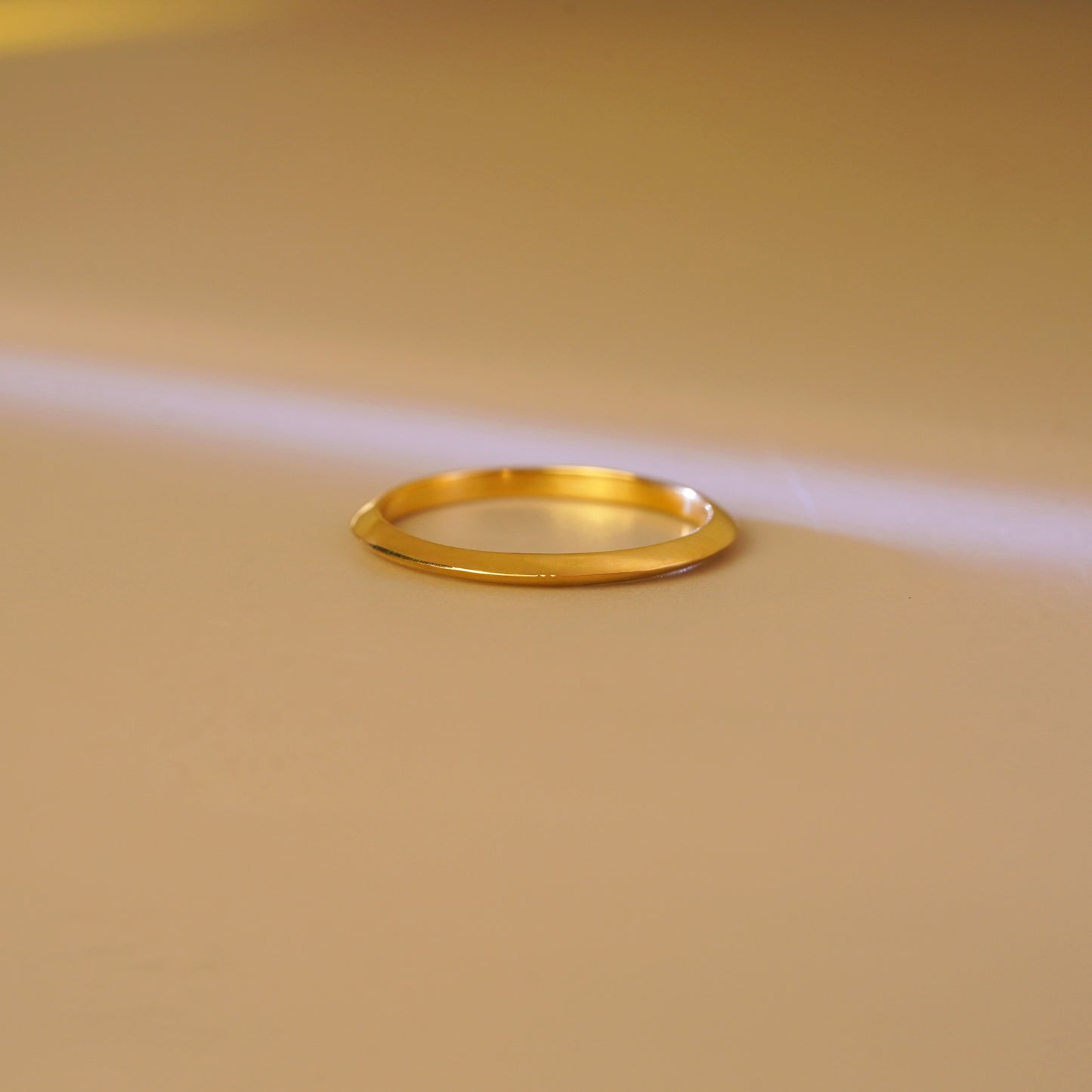 Knife Edge Wedding Band