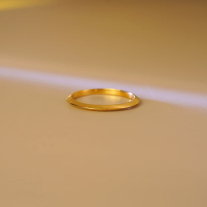 Knife Edge Wedding Band