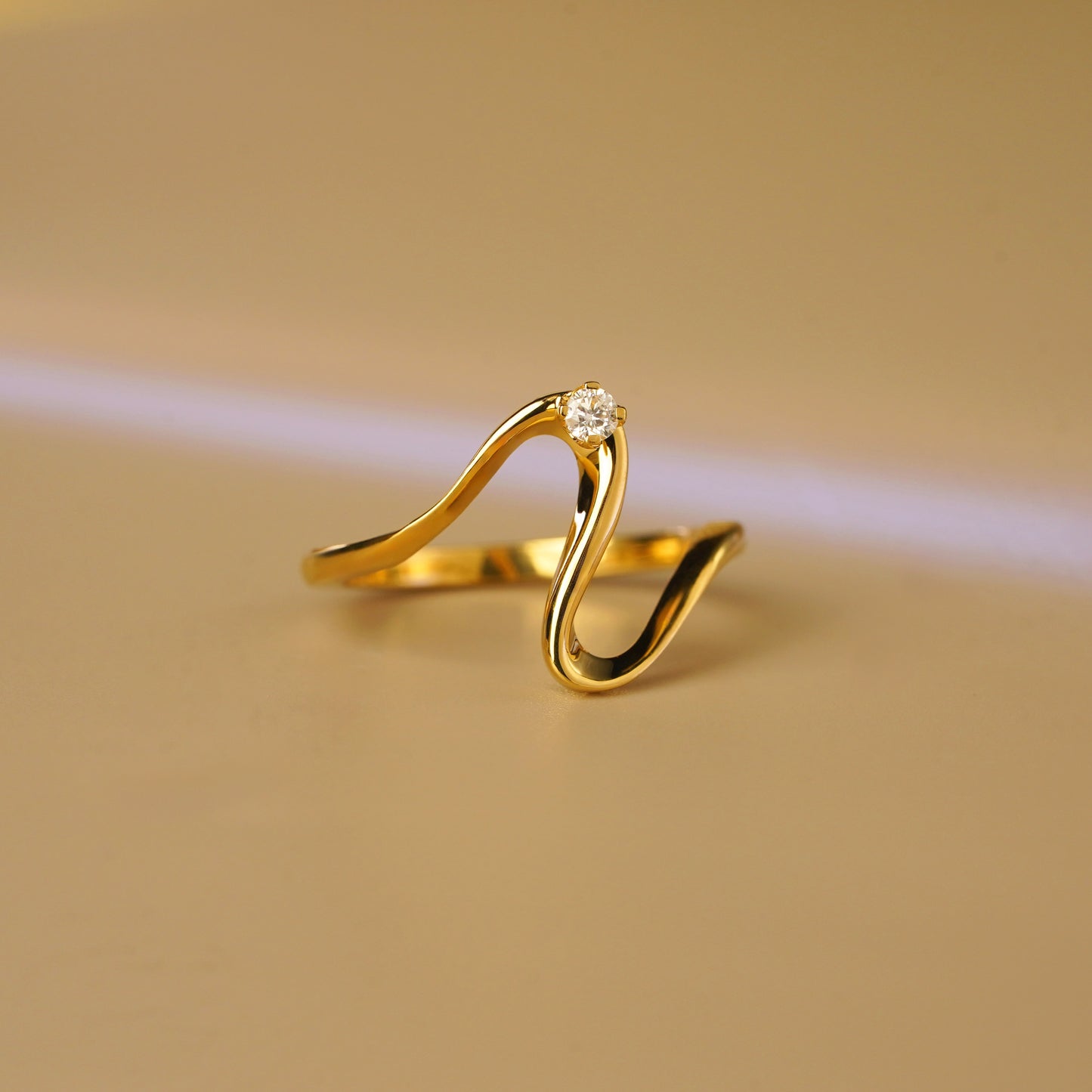 0.07 CT Round Lab-Grown Diamond Curved Wedding Band